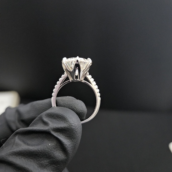 5ct Moissanite Ring with CZ - Picture 3 of 4